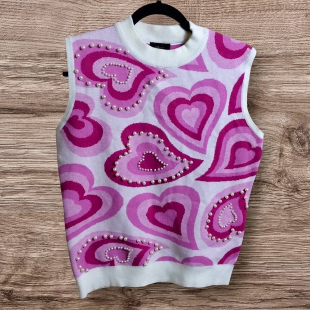 Ontwelfth pink hearts and pearls sleeveless sweater. Large